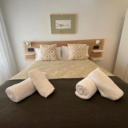 Puerta A Patios Apartment